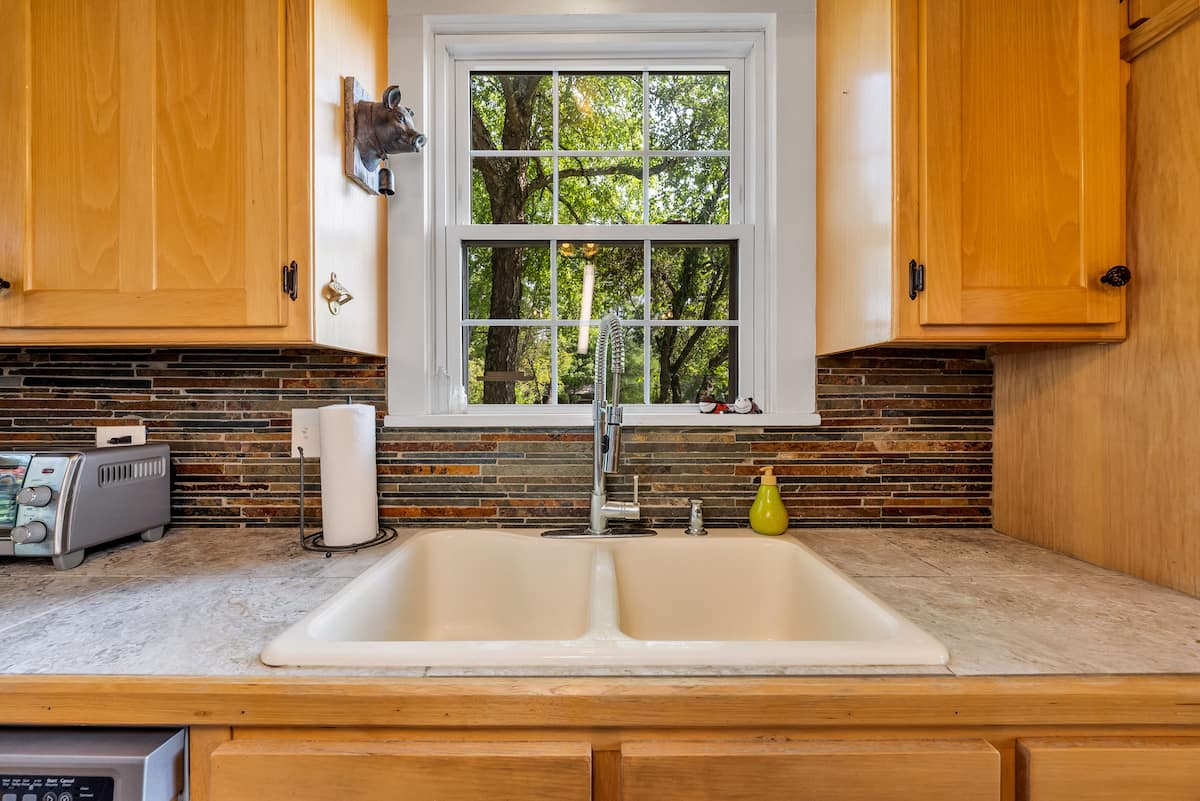 Full kitchen