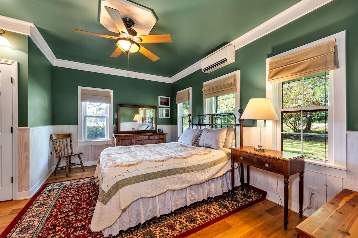 Guest bedroom