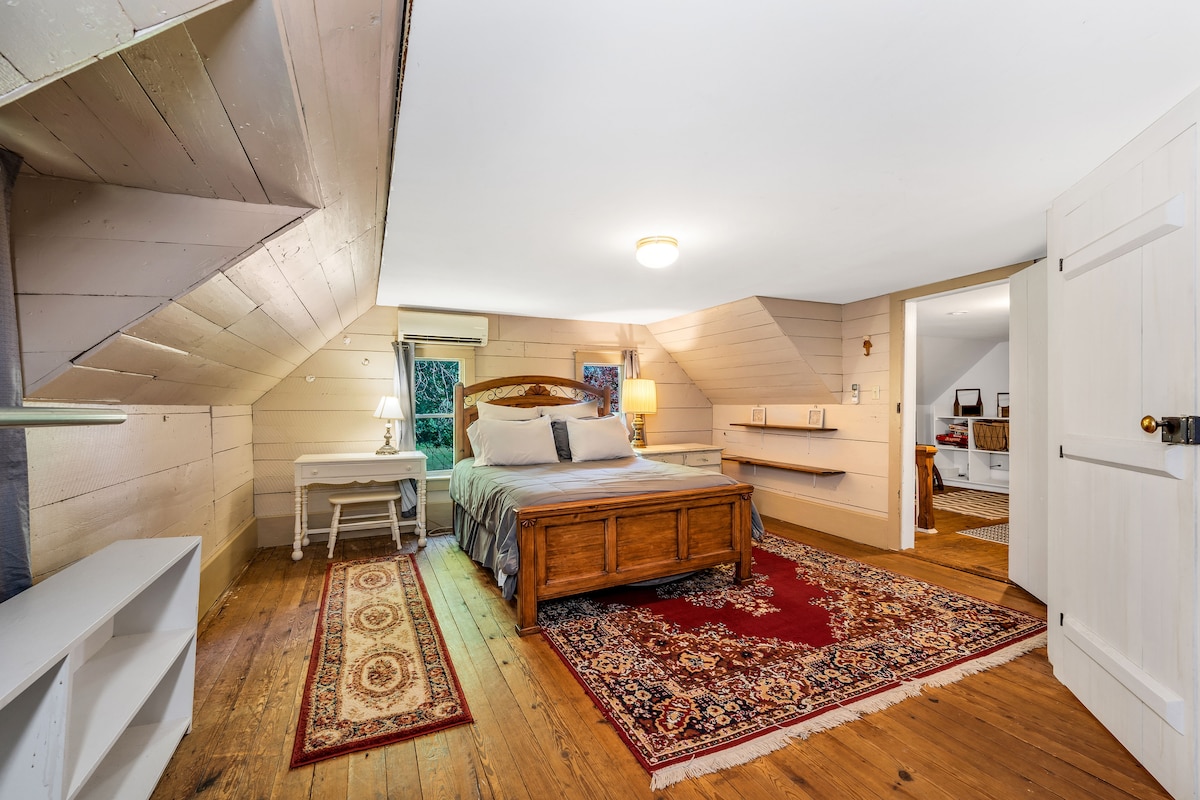 Upstairs queen bedroom at Cass House